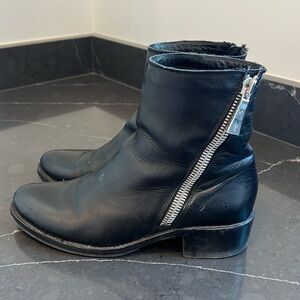 Frye women’s outside zip boot